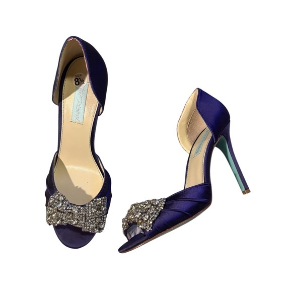 Betsey Johnson Purple Satin Rhinestone Bow Heels – Size 8.5